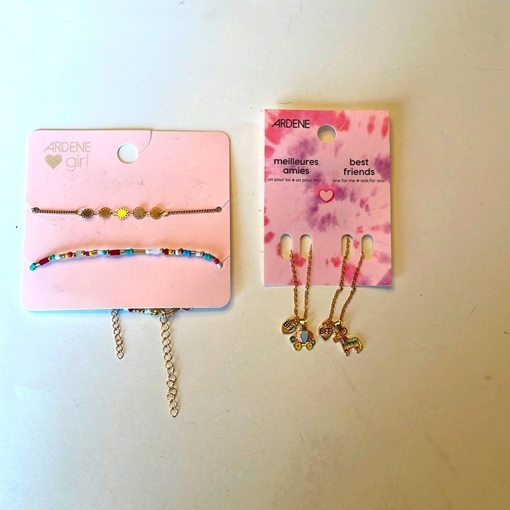 🌈 Ardene BFF Necklace  and Bracelet Set - New with Tags (NWT) 🌟
